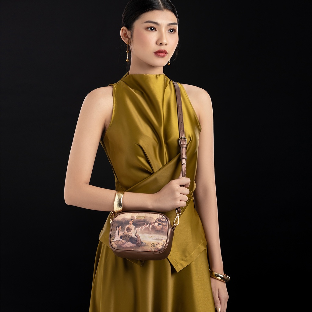 Yu Wadi  Old Gold Camera Bag