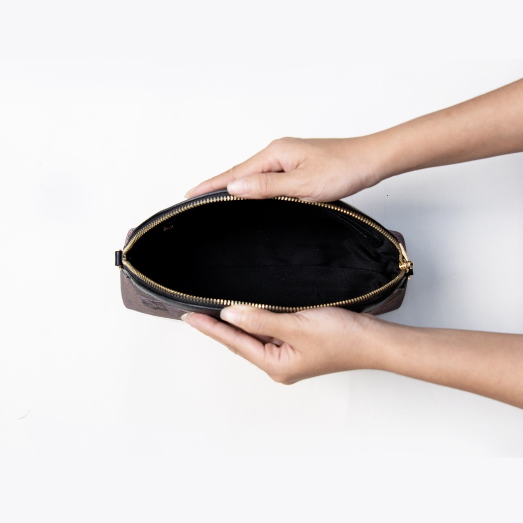 Htate Htar Black Chain Cross Bag